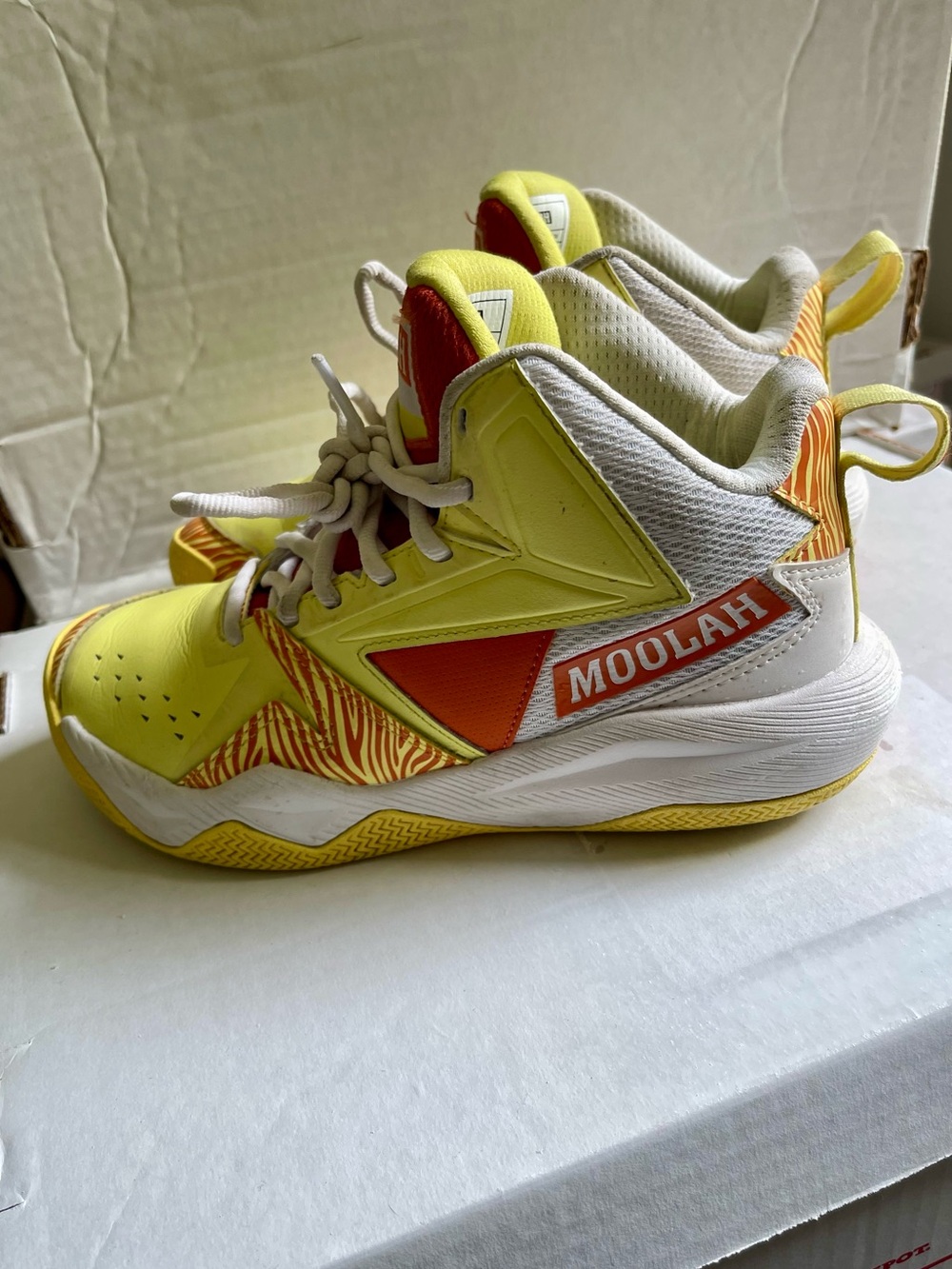 Moolah Kicks Girls “Press Break” Basketball Shoes – Size 4